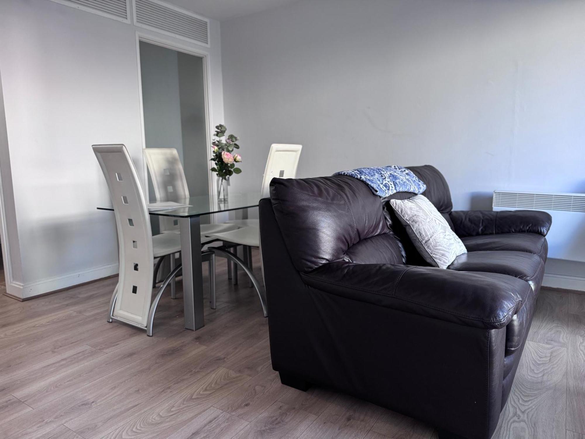 Luxe Heights Nest Apartment *